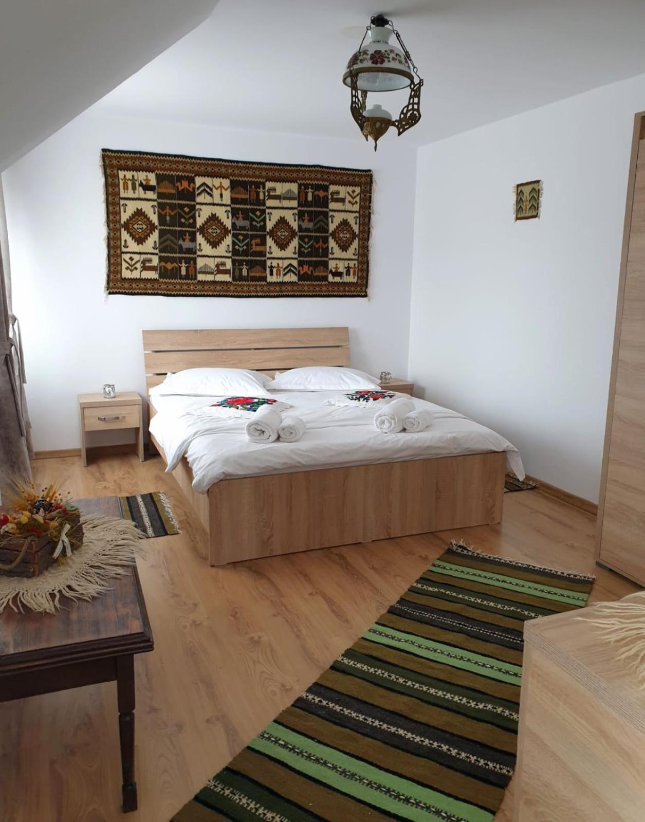 Casa Tomsa Bed & Breakfast Rozavlea Phòng bức ảnh