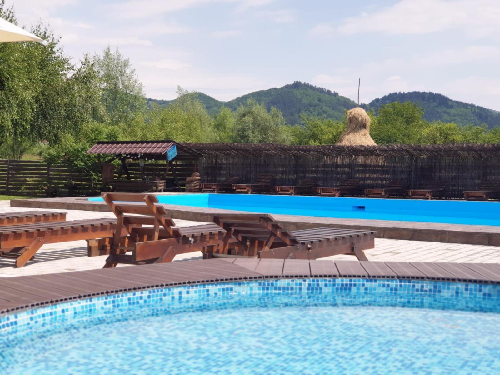 Casa Tomsa Bed & Breakfast Rozavlea Ngoại thất bức ảnh