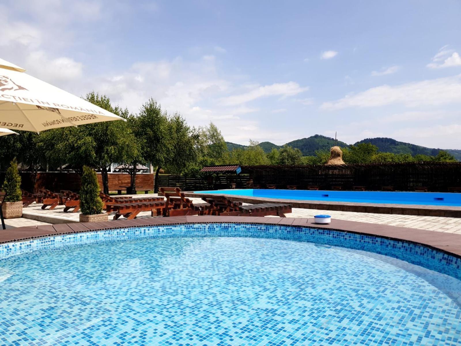 Casa Tomsa Bed & Breakfast Rozavlea Ngoại thất bức ảnh